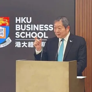 香港证监会主席黄天祐：内地企业占港股总市值近八成